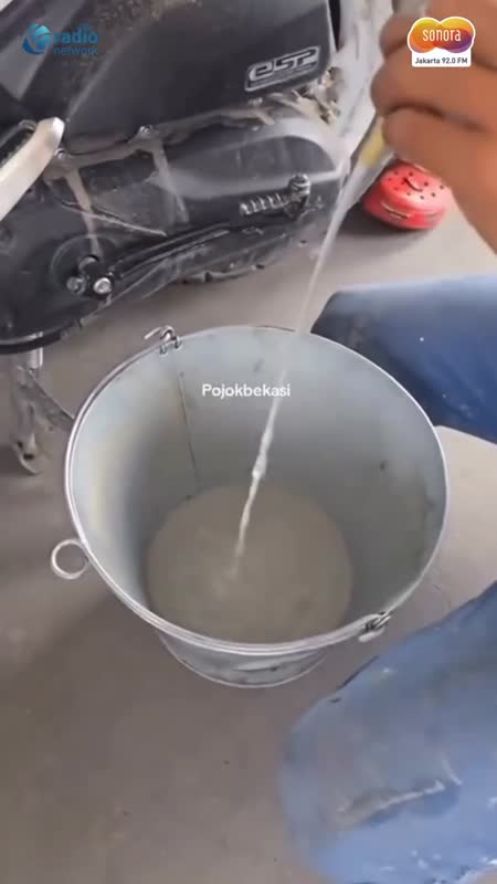 Viral! Diduga Tercampur Air, Motor dan Mobil Mogok Setelah Isi BBM di SPBU Bekasi #Shorts