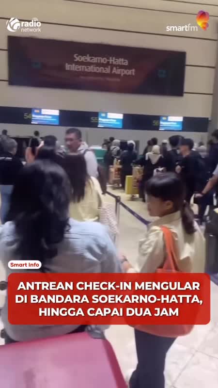 Viral! Antrean Panjang di Bandara Soetta, Penumpang Keluhkan Check-in Lama #Shorts