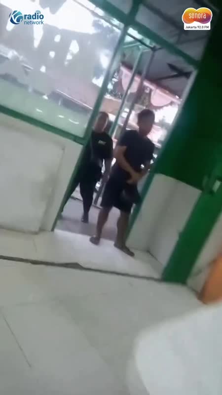 Aksi Pemalakan di Warteg Bekasi, Pelaku Ancam Korban & Pelaku Diduga Alami Gangguan Kejiwaan #Shorts