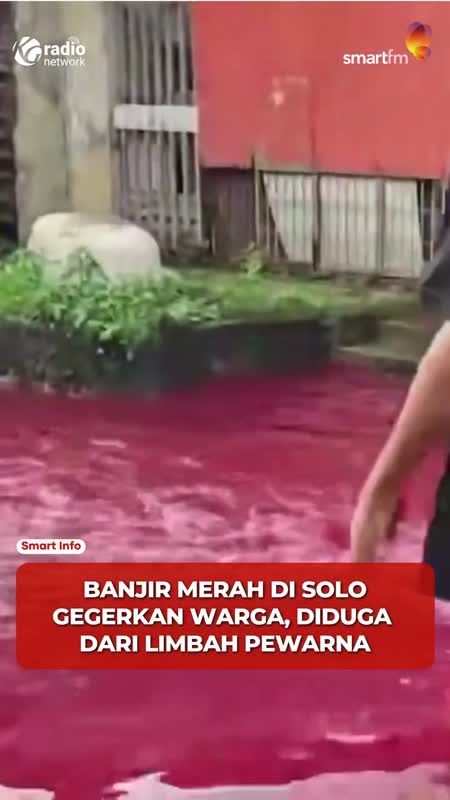 Banjir Berwarna Merah Rendam Permukiman di Solo #Shorts