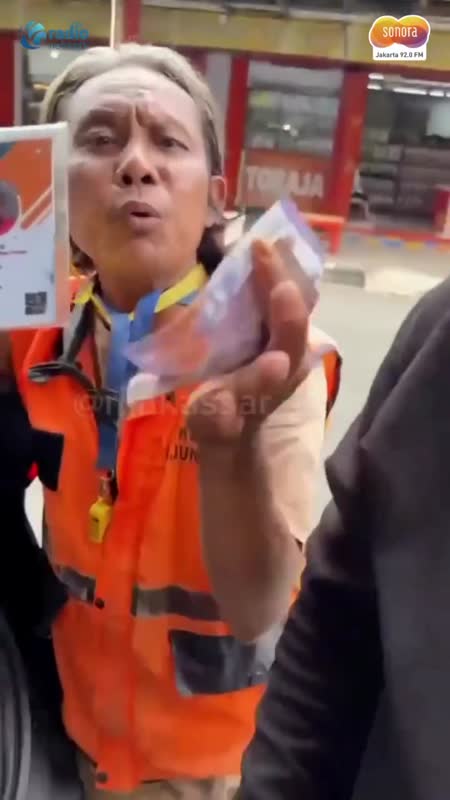 Jukir di Makassar Dipecat Usai Tarik Parkir Rp20 Ribu #Shorts