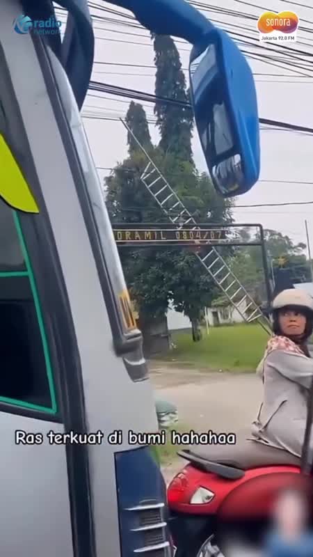 Guru di Magetan Jadi Duta Lalu Lintas Usai Hadang Bus #Shorts