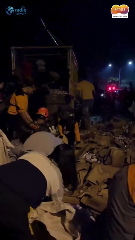 Truk Susu Rem Blong di Salatiga, Aksi Warga Tuai Pujian #Shorts