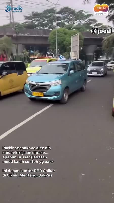 Parkir Liar! Mobil Penuhi Jalan Depan Kantor Golkar Jakarta #Shorts