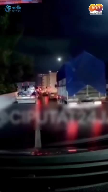 Pengemudi Ngamuk & Rusak Mobil di Tol JORR Pondok Pinang #Shorts