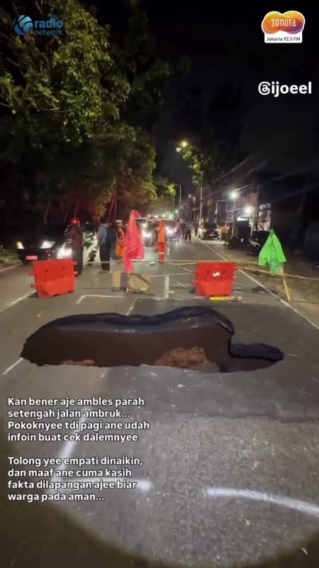 Jalan Lenteng Agung Amblas hingga 4 Meter, Macet Parah Arah Depok #Shorts