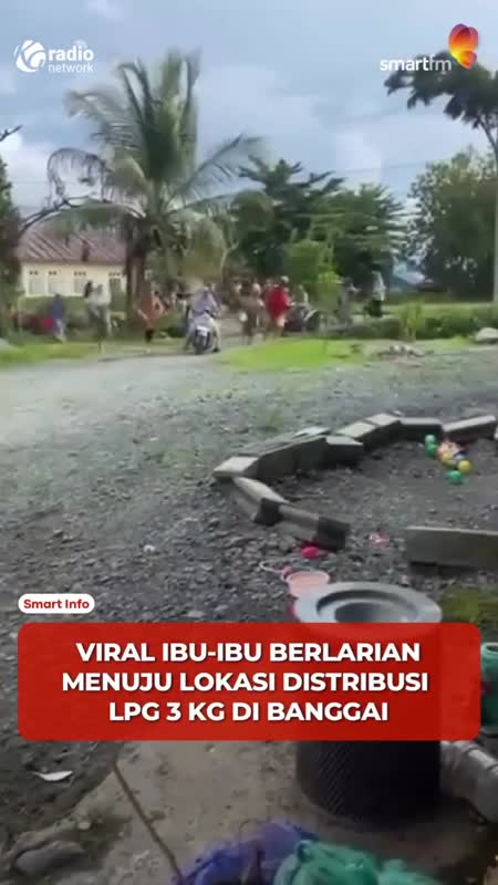 Viral! Ibu-Ibu Berlarian Berebut LPG 3 Kg di Banggai #Shorts