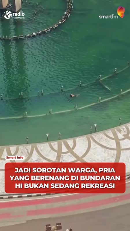 Bukan Iseng, Pria di Kolam Bundaran HI Sedang Perawatan Fasilitas #Shorts