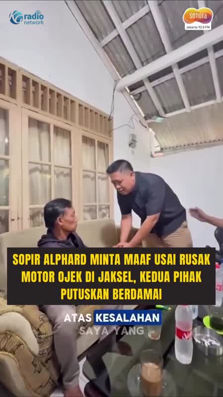 Sopir Alphard Rusak Motor Ojol Pakai Batu, Berujung Damai #Shorts