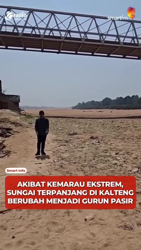 Sungai Barito Surut Drastis, Hamparan Pasir Muncul di Tengah Sungai #Shorts