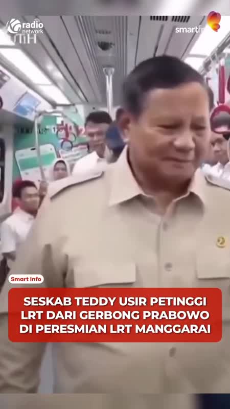 Terekam! Seskab Teddy Usir Sejumlah Pejabat Pindah Gerbong LRT #Shorts