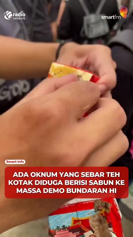 Teh Kotak Diduga Dicampur Sabun saat Demo di Bundaran HI #Shorts