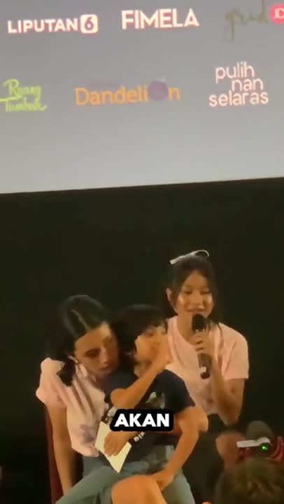 Kedekatan Nurra Datau dan Farrel di Film Dua Hati Biru