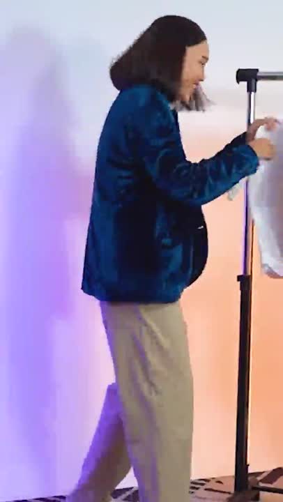 Tips Outfit Colorful Untuk Ke Kantor